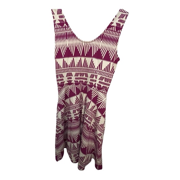 New York & Company White and Purple Sleeveless Fit and Flare Mini Dress - Picture 2 of 3